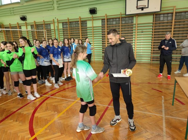 b_1024_768_0_00_images_2023_2024_WF_siatkowka_dziewczat_419423442_351055141016379_7863442707524221167_n